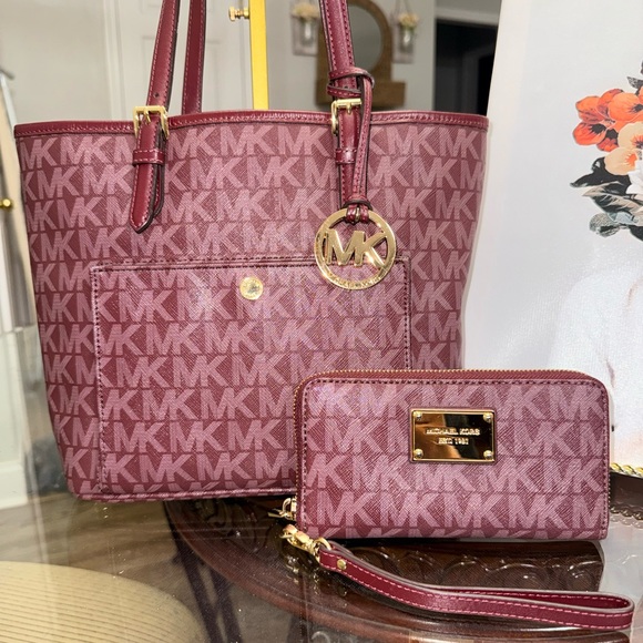 Michael Michael Kors Burgundy Tote and Wallet Set - Picture 2 of 9